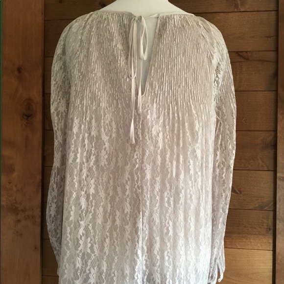 Lauren Conrad Cold Shoulder Lace Top, Sz M - Picture 4 of 4